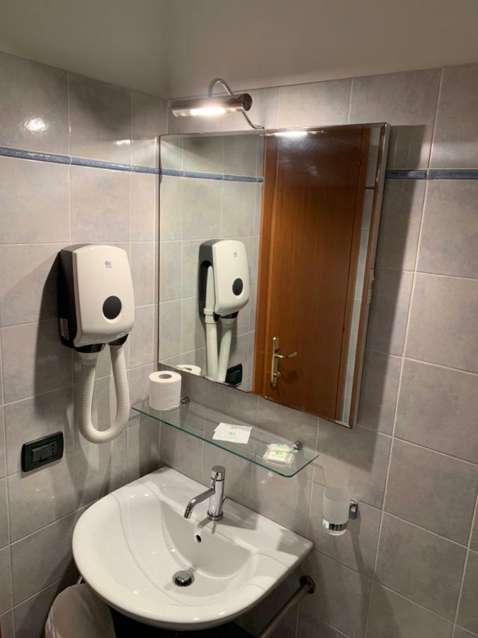 Hotel Mare Azzurro Terracina Ngoại thất bức ảnh