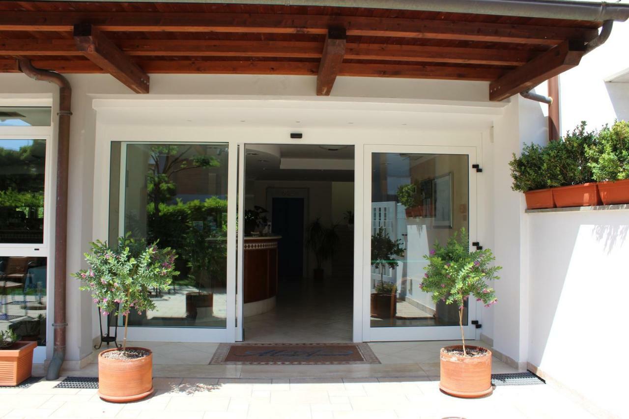 Hotel Mare Azzurro Terracina Ngoại thất bức ảnh