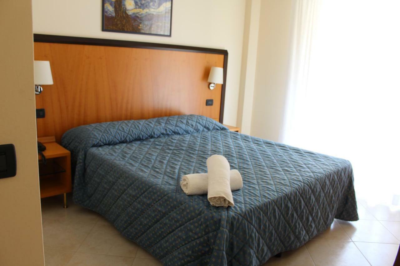 Hotel Mare Azzurro Terracina Ngoại thất bức ảnh