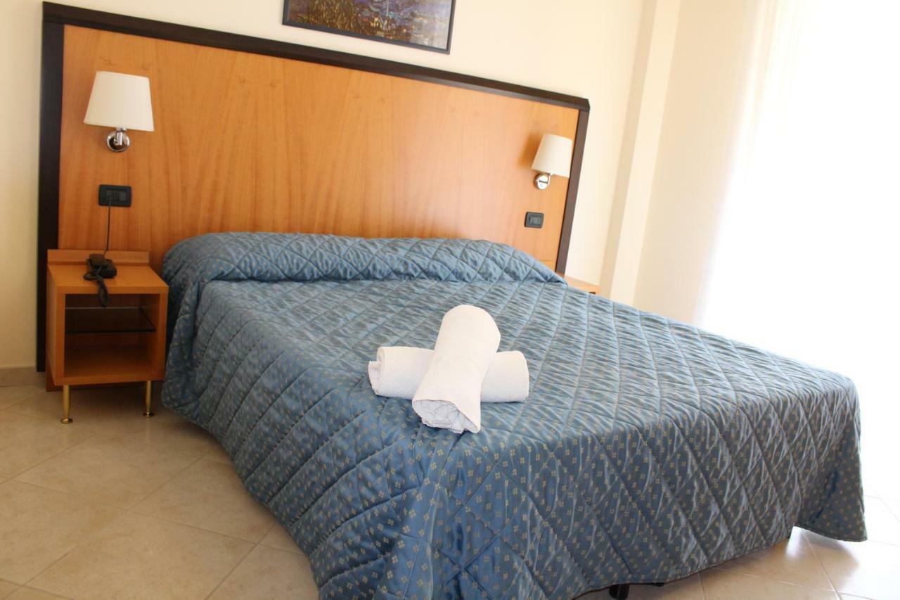 Hotel Mare Azzurro Terracina Ngoại thất bức ảnh