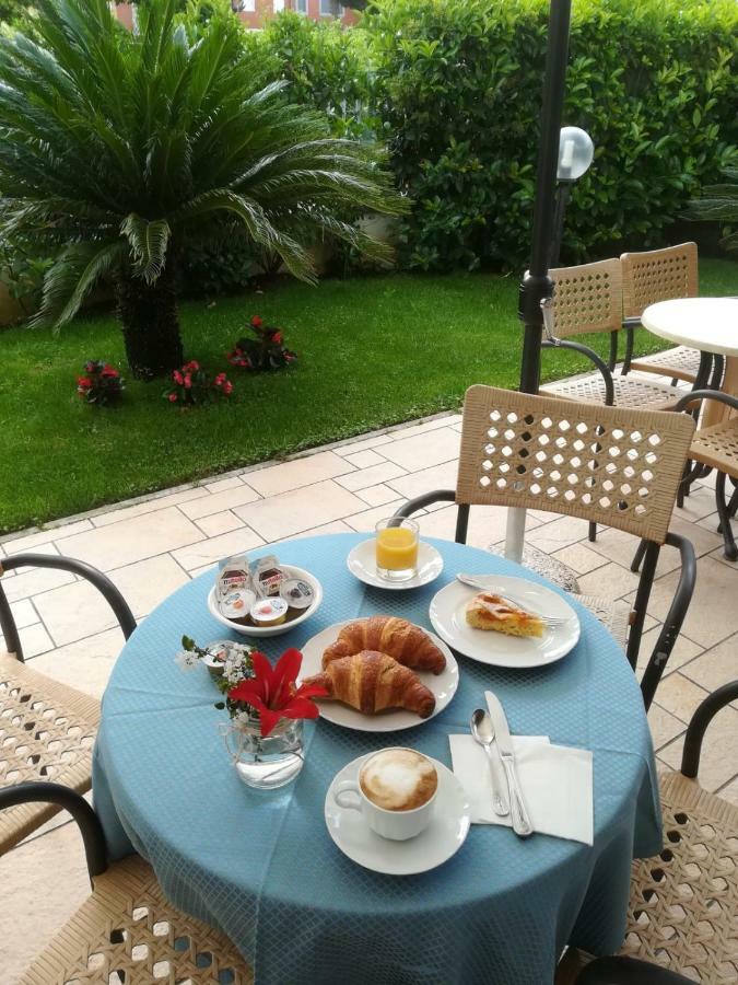 Hotel Mare Azzurro Terracina Ngoại thất bức ảnh