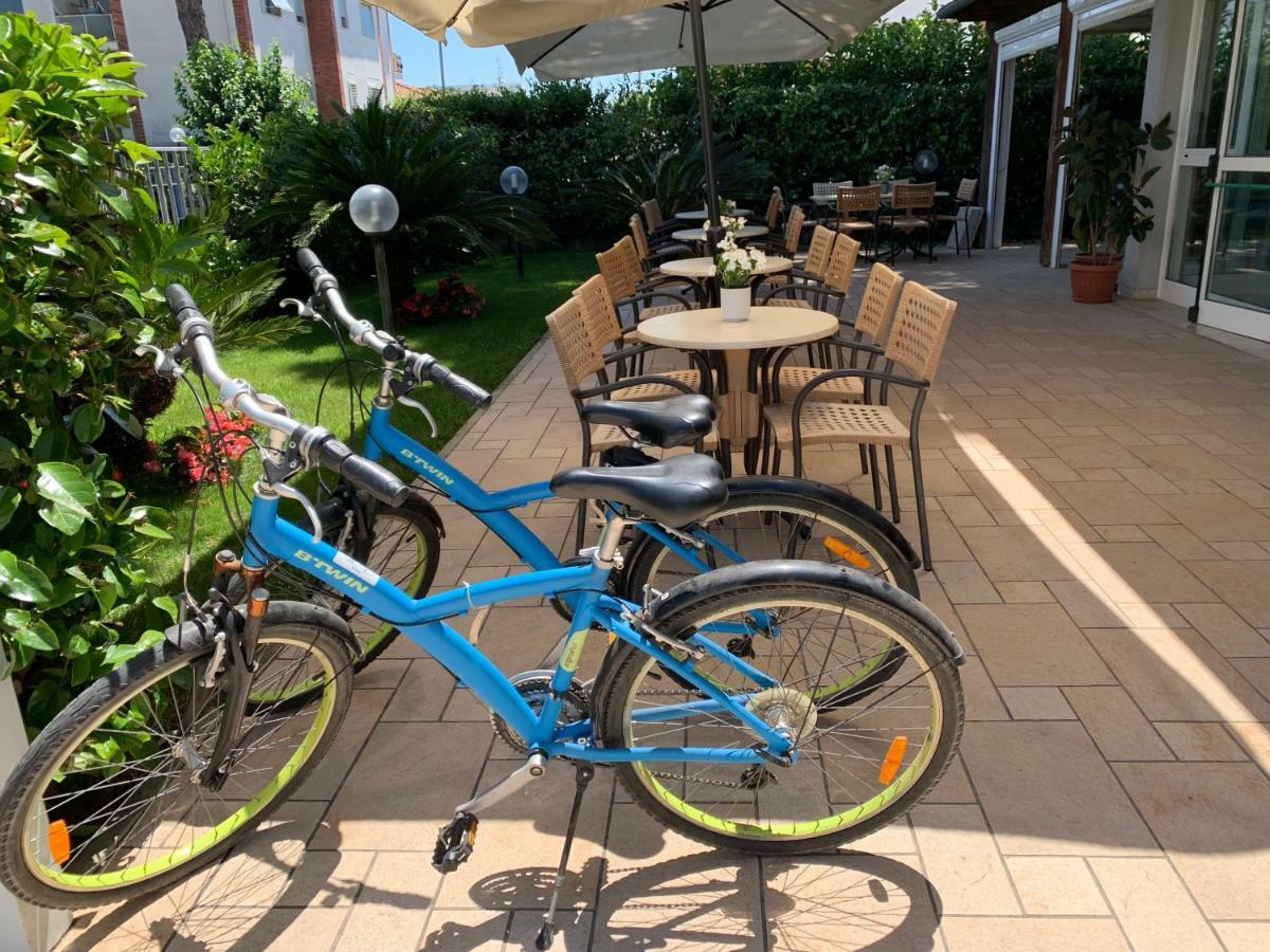 Hotel Mare Azzurro Terracina Ngoại thất bức ảnh